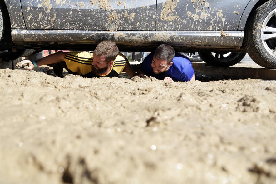 Gladiator Race - Salvando el coche por debajo.
