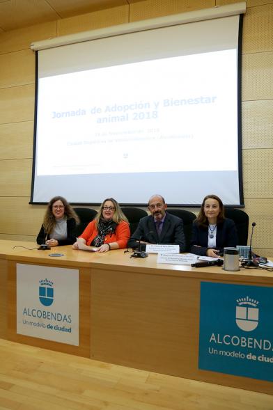 Jornada de Adopción de Mascotas y Bienestar Animal - Imagen de la mesa conferenciante que va a participar en el acto.
