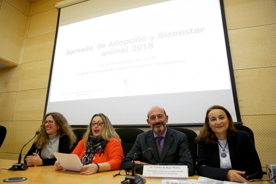 Jornada de Adopción de Mascotas y Bienestar Animal - Imagen de la mesa conferenciante que va a participar en el acto.