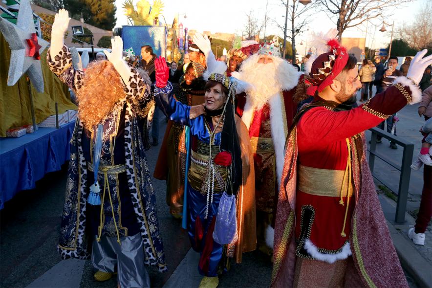 Cabalgata de Reyes 2019 - Imagen de personas disfrazadas que participan en el desfile.