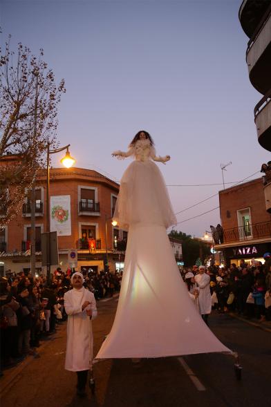 Cabalgata de Reyes 2019 - Imagen de personas disfrazadas que participan en el desfile.