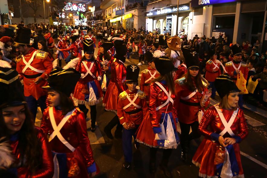 Cabalgata de Reyes 2019 - Imagen de personas disfrazadas que participan en el desfile.
