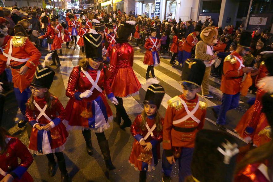 Cabalgata de Reyes 2019 - Imagen de personas disfrazadas que participan en el desfile.