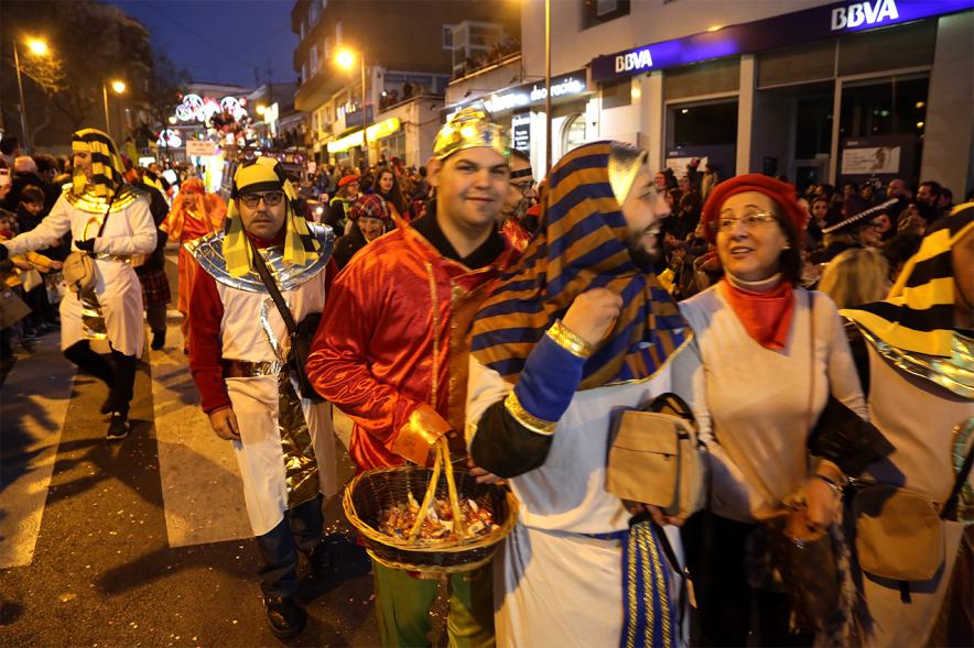 Cabalgata de Reyes 2019 - Imagen de personas disfrazadas que participan en el desfile.