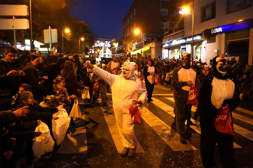Cabalgata de Reyes 2019 - Imagen de personas disfrazadas que participan en el desfile.