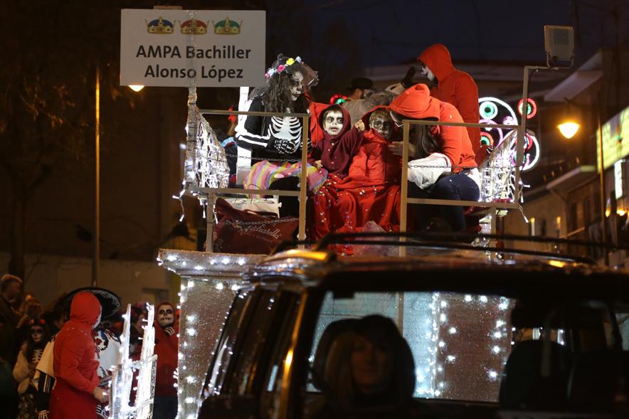Cabalgata de Reyes 2019 - Imagen de una carroza que participa en la Cabalgata y con personas disfrazadas.