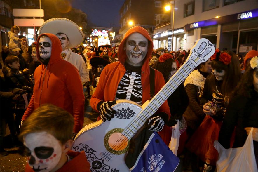 Cabalgata de Reyes 2019 - Imagen de personas disfrazadas que participan en el desfile.