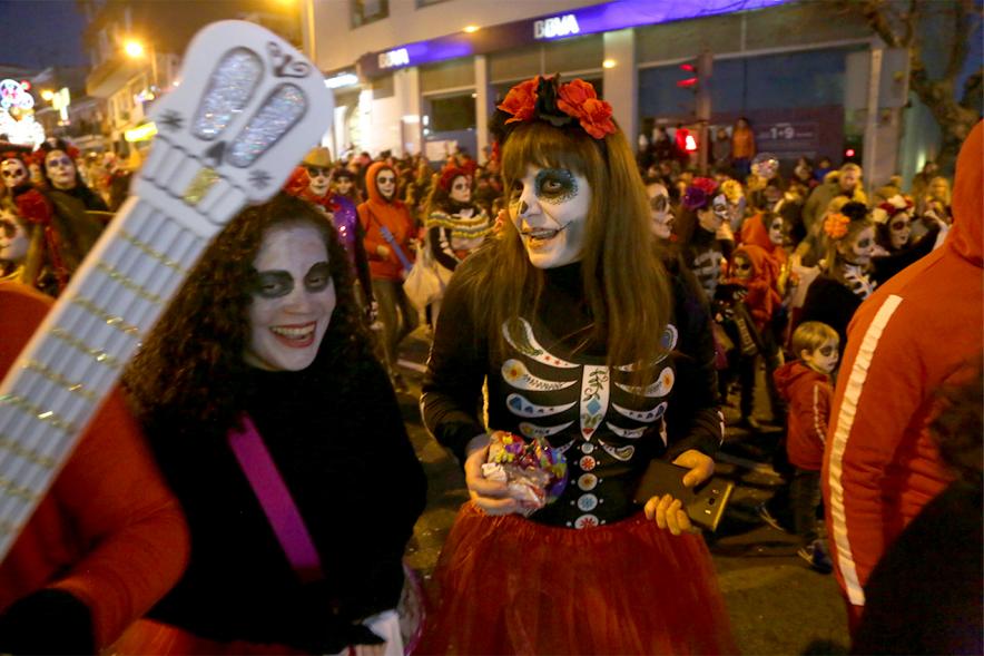 Cabalgata de Reyes 2019 - Imagen de personas disfrazadas que participan en el desfile.
