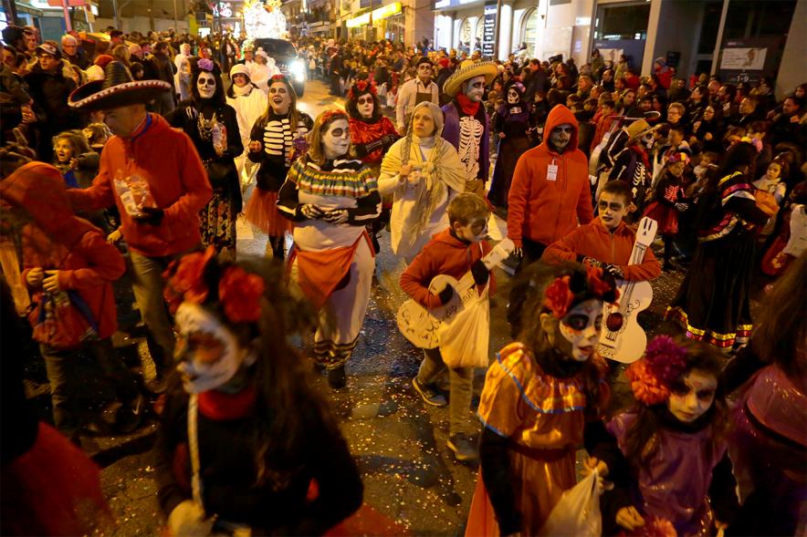 Cabalgata de Reyes 2019 - Imagen de personas disfrazadas que participan en el desfile.