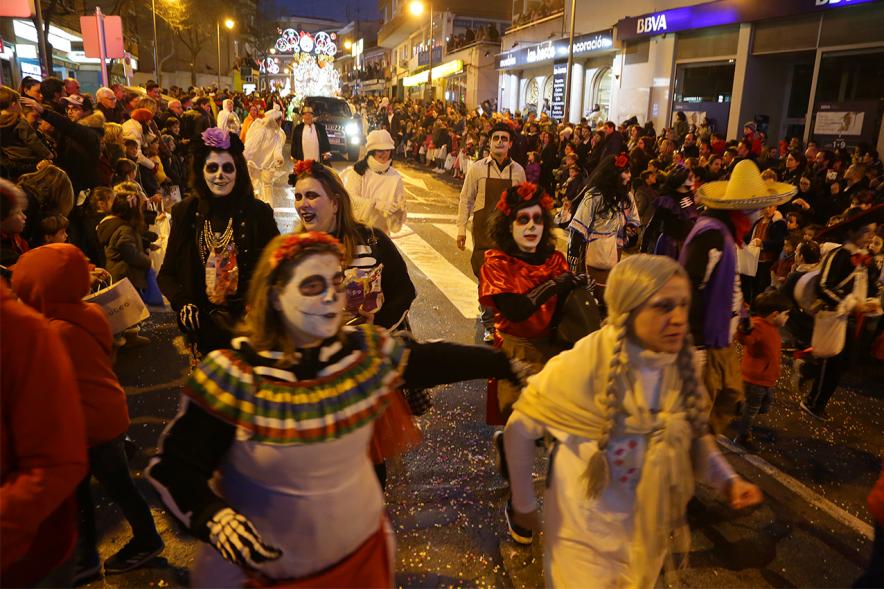 Cabalgata de Reyes 2019 - Imagen de personas disfrazadas que participan en el desfile.