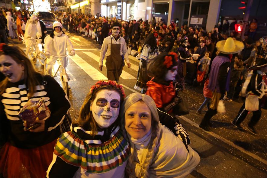 Cabalgata de Reyes 2019 - Imagen de personas disfrazadas que participan en el desfile.