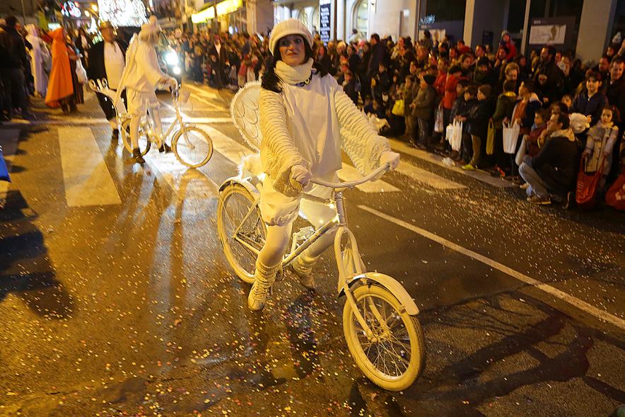 Cabalgata de Reyes 2019 - Imagen de personas disfrazadas que participan en el desfile.