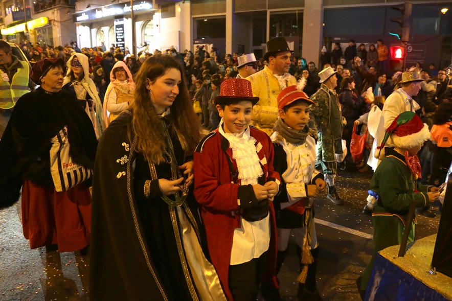Cabalgata de Reyes 2019 - Imagen de personas disfrazadas que participan en el desfile.