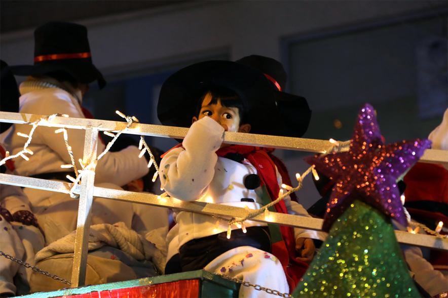 Cabalgata de Reyes 2019 - Imagen de una carroza que participa en la Cabalgata y con niños disfrazados.