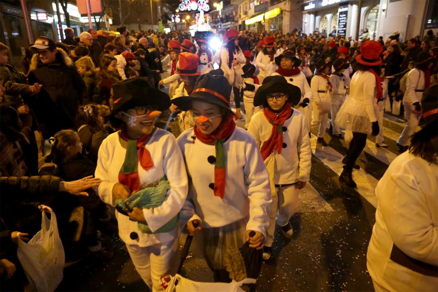Cabalgata de Reyes 2019 - Imagen de personas disfrazadas que participan en el desfile.