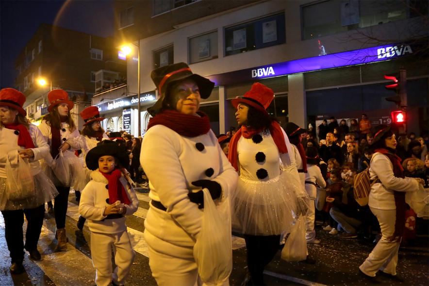 Cabalgata de Reyes 2019 - Imagen de personas disfrazadas que participan en el desfile.