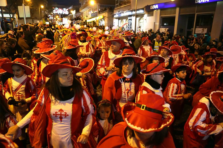 Cabalgata de Reyes 2019 - Imagen de personas disfrazadas que participan en el desfile.