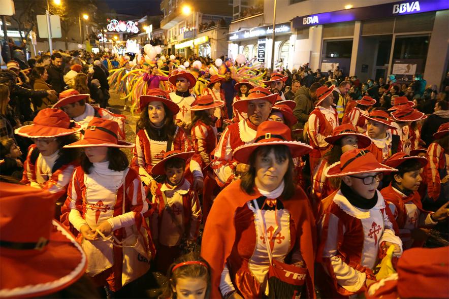 Cabalgata de Reyes 2019 - Imagen de personas disfrazadas que participan en el desfile.
