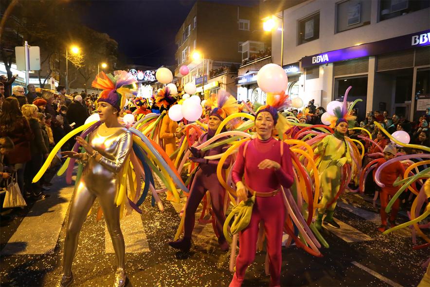 Cabalgata de Reyes 2019 - Imagen de personas disfrazadas que participan en el desfile.