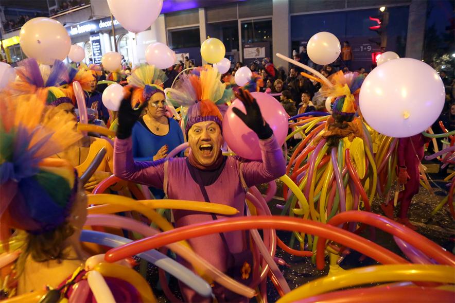 Cabalgata de Reyes 2019 - Imagen de personas disfrazadas que participan en el desfile.