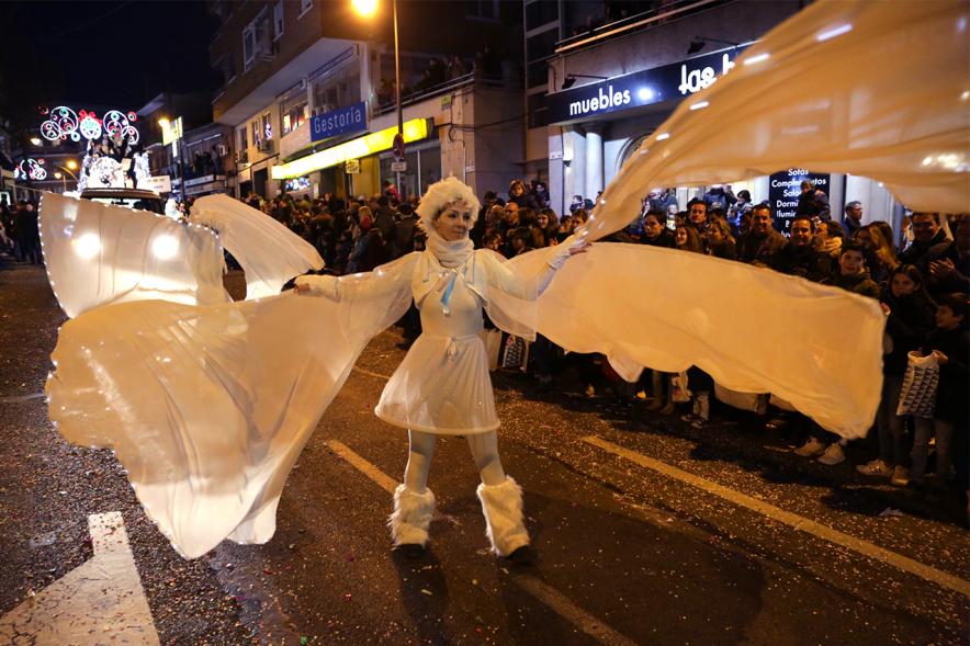 Cabalgata de Reyes 2019 - Imagen de personas disfrazadas que participan en el desfile.