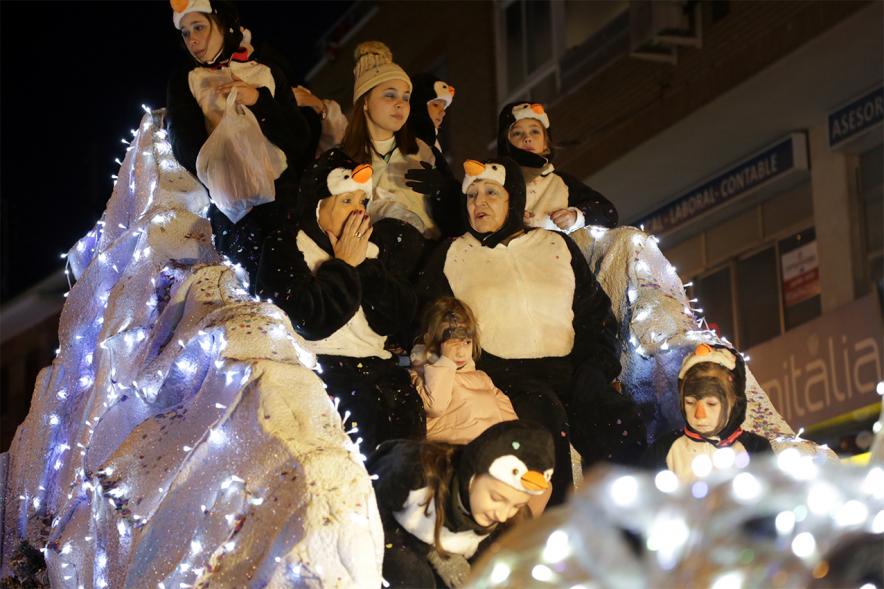Cabalgata de Reyes 2019 - Imagen de una carroza que participa en la Cabalgata y con personas disfrazadas.