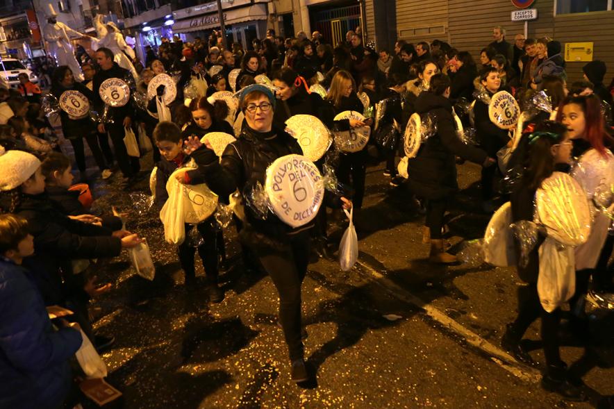 Cabalgata de Reyes 2019 - Imagen de personas disfrazadas que participan en el desfile.
