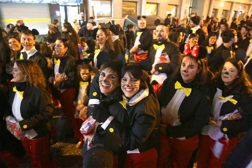 Cabalgata de Reyes 2019 - Imagen de personas disfrazadas que participan en el desfile.