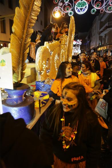 Cabalgata de Reyes 2019 - Imagen de personas disfrazadas que participan en el desfile.