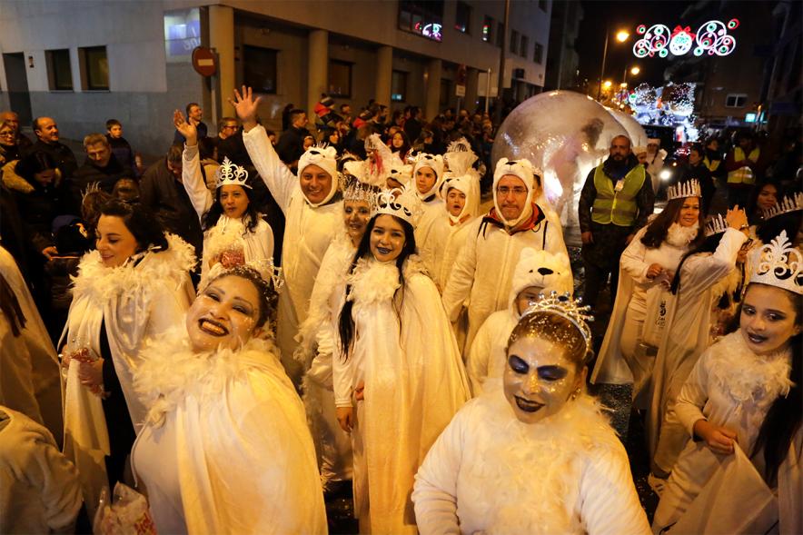 Cabalgata de Reyes 2019 - Imagen de personas disfrazadas que participan en el desfile.
