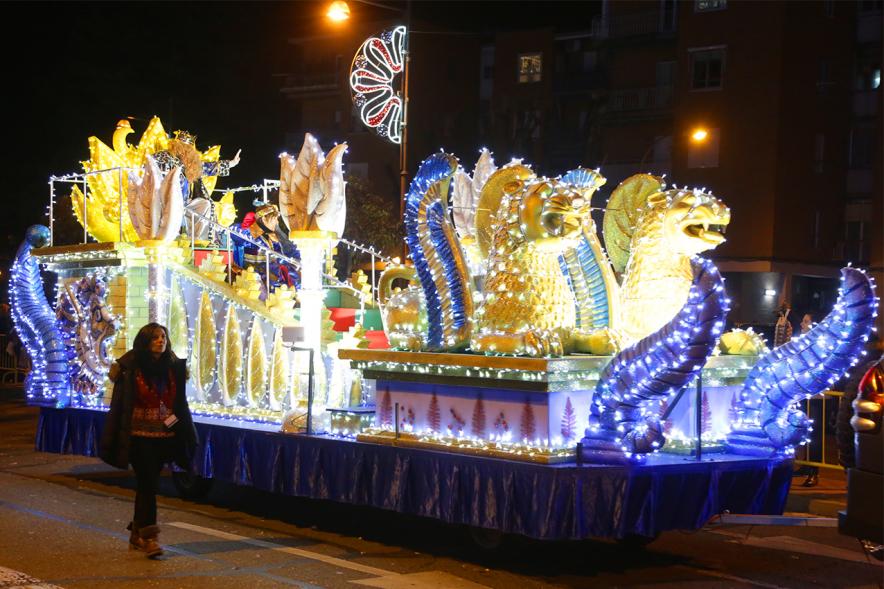Cabalgata de Reyes 2019 - Imagen del Rey Gaspar en su carroza.