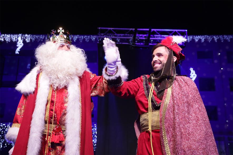 Cabalgata de Reyes 2019 - Imagen del Rey Melchor acompañado de su paje.