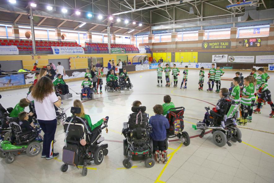 Jornadas Hockey Inclusivo ediciones 3ª y 4ª detalle participantes en corro