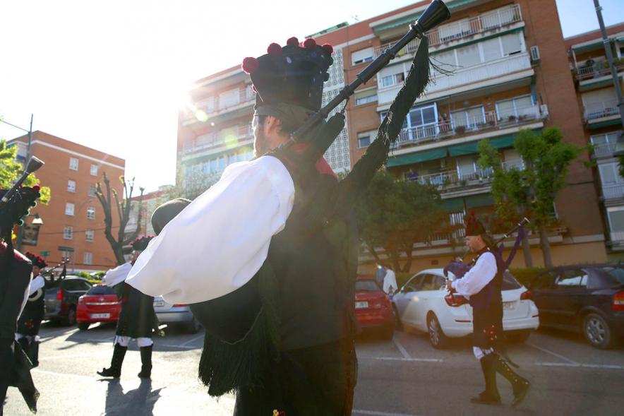 Gaiteros en las calles de Alcobendas