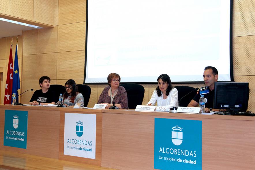 Jornada sobre Acoso Escolar y Experiencias Locales para Prevención del Acoso Escolar - Mesa de ponentes.