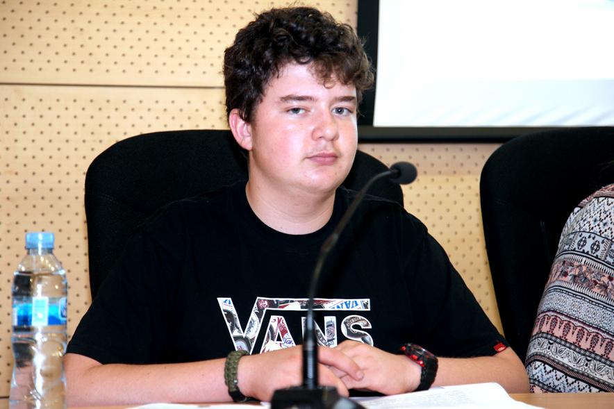 Jornada sobre Acoso Escolar y Experiencias Locales para Prevención del Acoso Escolar - Un joven de ponente.