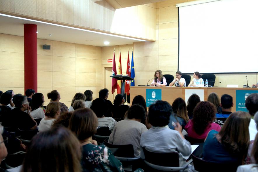 Jornada sobre Acoso Escolar y Experiencias Locales para Prevención del Acoso Escolar - Vista lateral de las jornadas.
