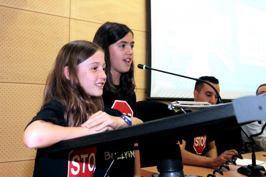 Jornada sobre Acoso Escolar y Experiencias Locales para Prevención del Acoso Escolar - Intervención de dos niñas.