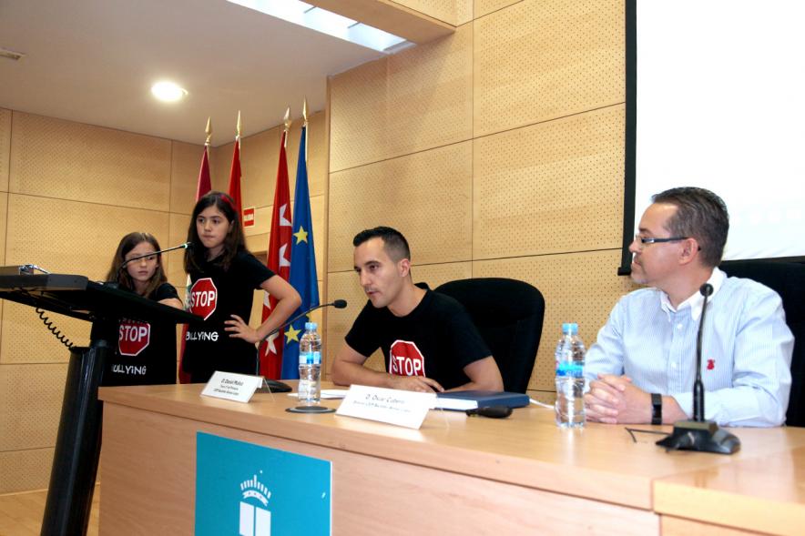 Jornada sobre Acoso Escolar y Experiencias Locales para Prevención del Acoso Escolar - Mesa de ponentes.