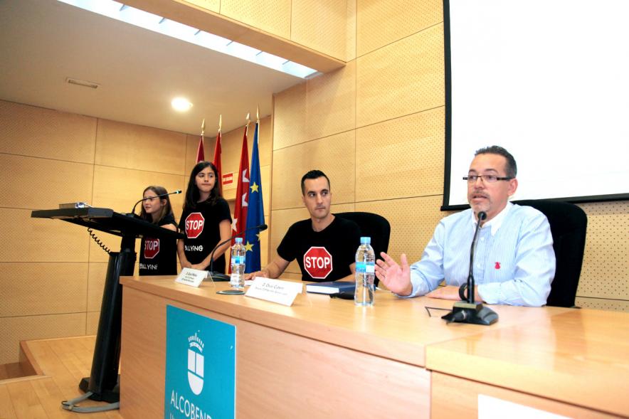 Jornada sobre Acoso Escolar y Experiencias Locales para Prevención del Acoso Escolar - Mesa de ponentes.