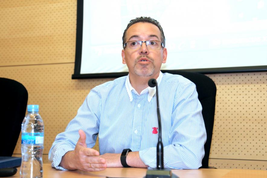 Jornada sobre Acoso Escolar y Experiencias Locales para Prevención del Acoso Escolar - Uno de los expertos hablando.