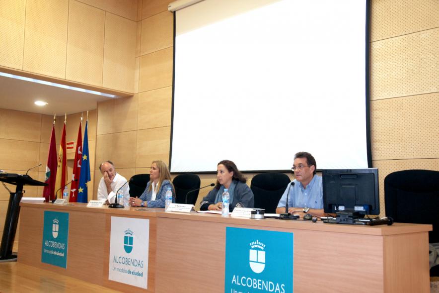 Jornada sobre Acoso Escolar y Experiencias Locales para Prevención del Acoso Escolar -La mesa de los ponentes..
