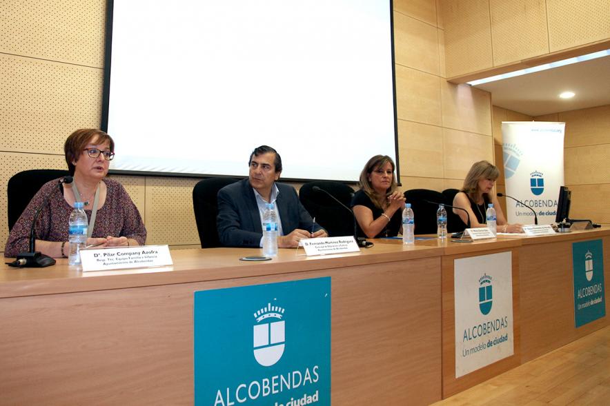 Jornada sobre Acoso Escolar y Experiencias Locales para Prevención del Acoso Escolar - Responsable municipal hablando. 