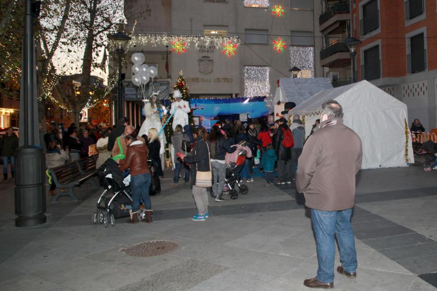 Inauguración Actividades Navideñas - Imagen del público asistente.