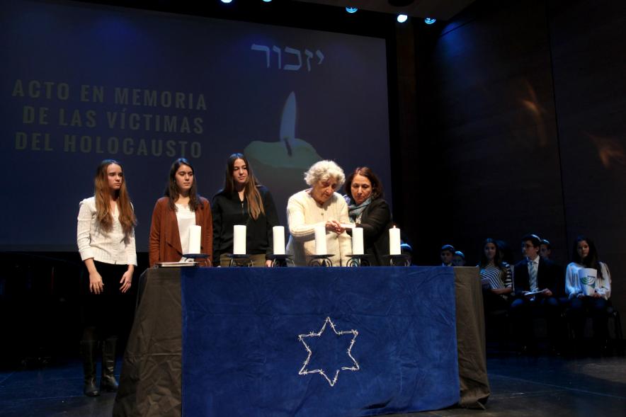 Acto en Memoria de las Víctimas del Holocausto - Encendido de velas.