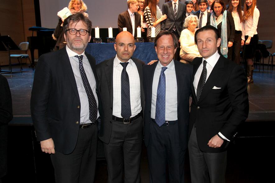 Acto en Memoria de las Víctimas del Holocausto - El alcalde con los organizadores.