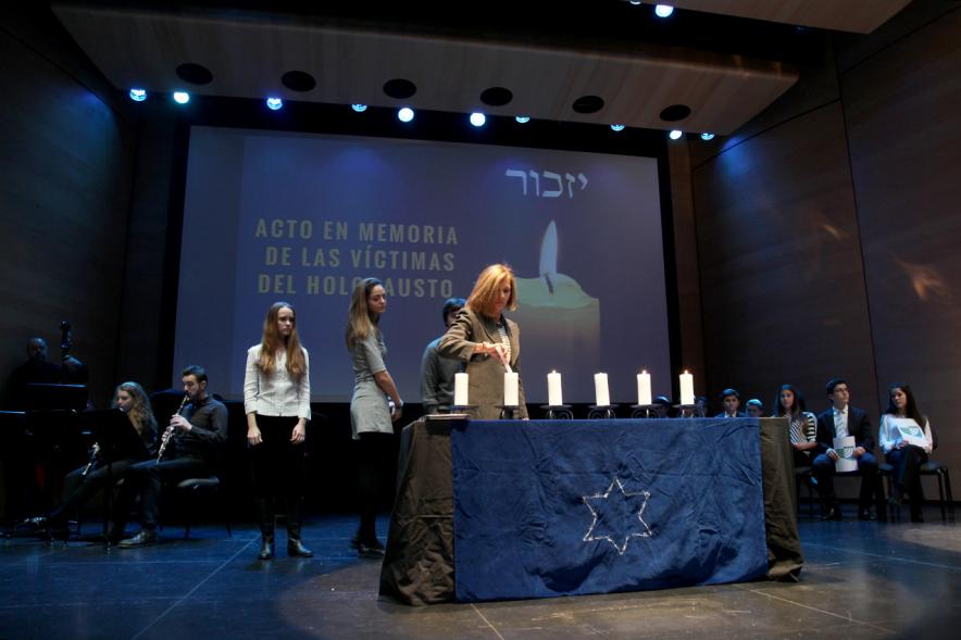 Acto en Memoria de las Víctimas del Holocausto - Panorámica del escenario.