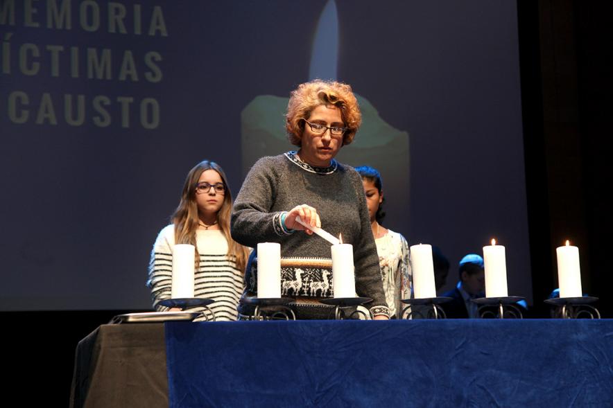 Acto en Memoria de las Víctimas del Holocausto -Encendido de velas. 