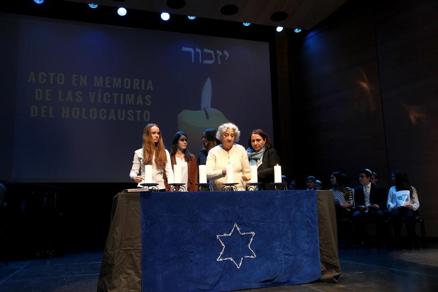 Acto en Memoria de las Víctimas del Holocausto -Encendido de velas. 