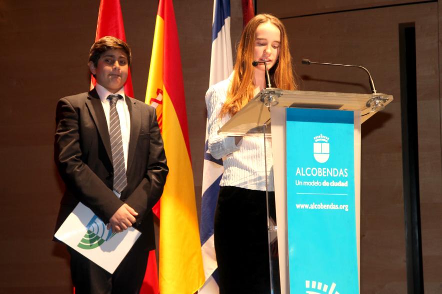 Acto en Memoria de las Víctimas del Holocausto - Manifiesto de un a joven.